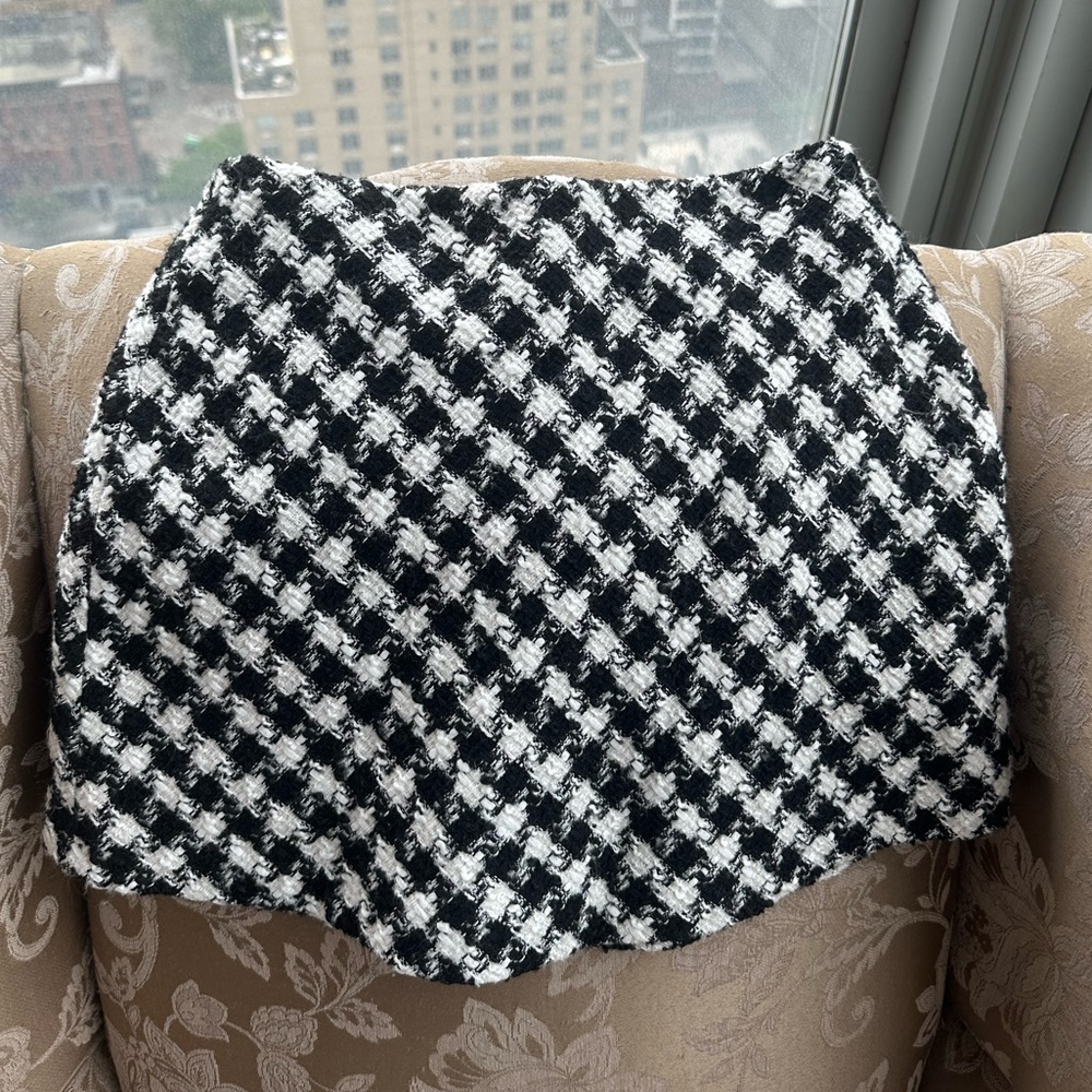 Black and white zara skirt!!